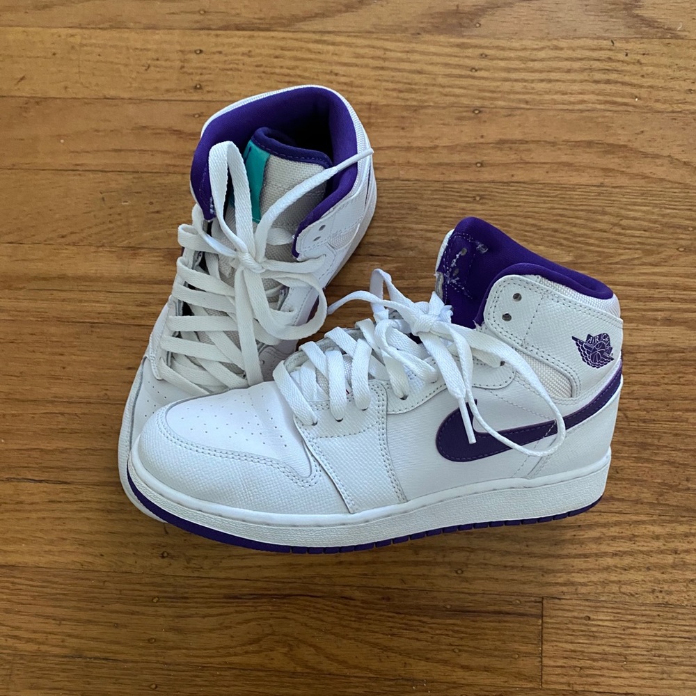 Whote and Purple Nike Air Jordans 1